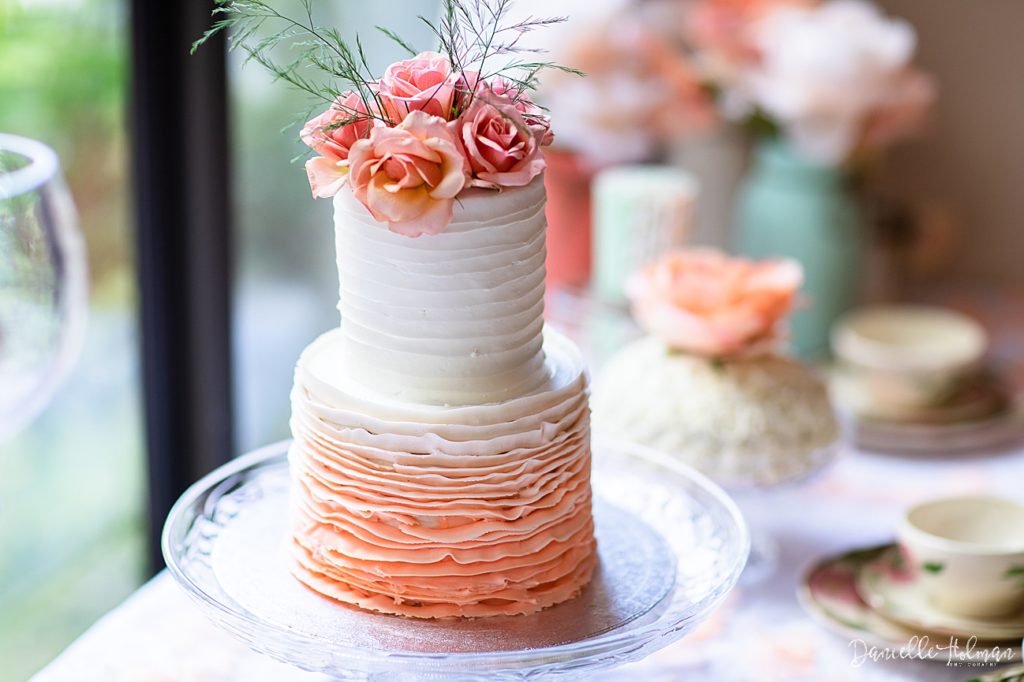 Coral color wedding cake with pink roses
