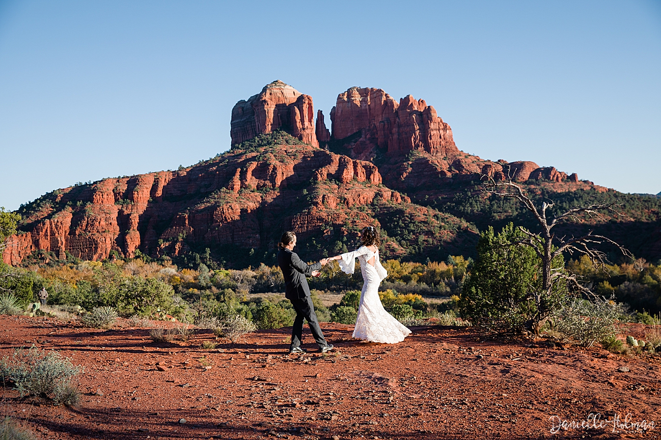 Bride and groom in Sedona with Catherdral Rock in background